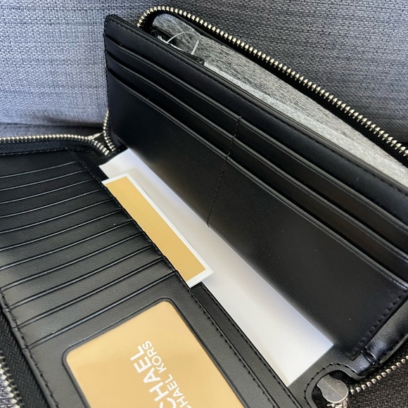 NWT MICHAEL KORS LARGE ZIP AROUND TRAVEL CONTINENTAL WRISTLET WALLET - Picture 11 of 13